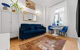 Beautiful Flat. Great Location.